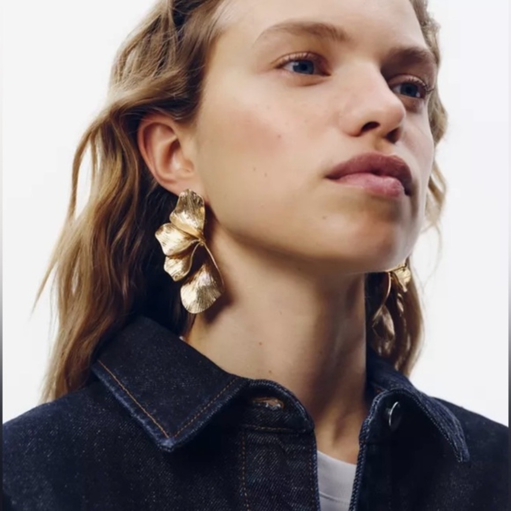 Zara Gold Crinkle Luxury statement Leaf Fan Earrings NWT